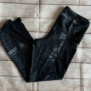 Under Armour Black and Gray Patterned Capris